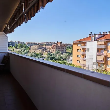 Family With Parking And Pool Manresa