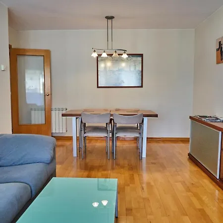 Apartment Family With Parking And Pool *